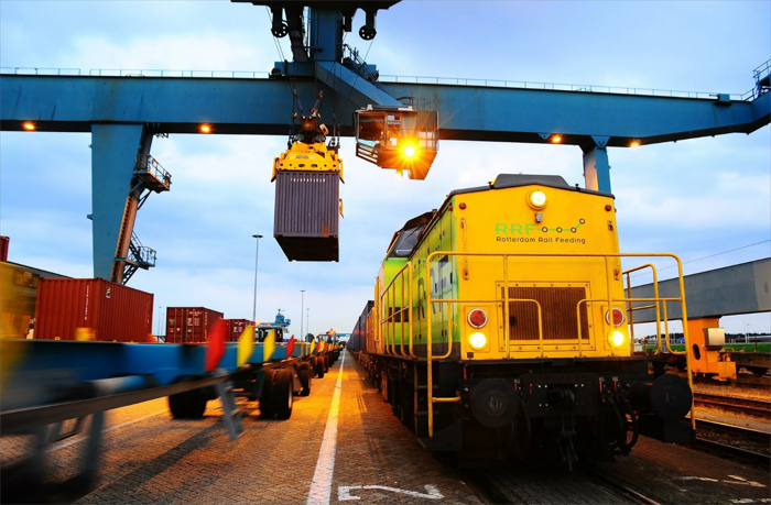 New shuttle train between Amsterdam and Rotterdam