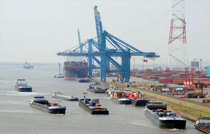 Strike across Flemish waterways disrupts Antwerp port operations