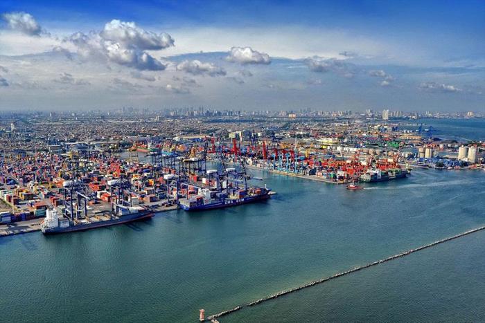 Indonesia’s East Java Multipurpose Terminal welcomes first container ship